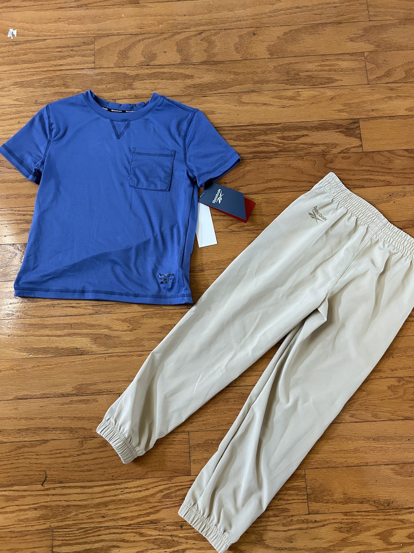 NWT Reebok boys tee & joggee 2pcs set size 6
