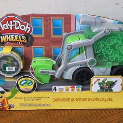 New!! Play-Doh Wheels Dumpin' Fun 2-in-1 Garbage Truck with Garbage Compound