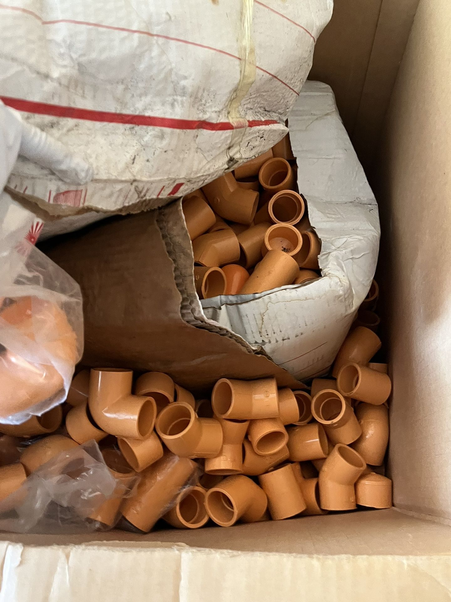 VARIETY OF 1 INCH FITTINGS