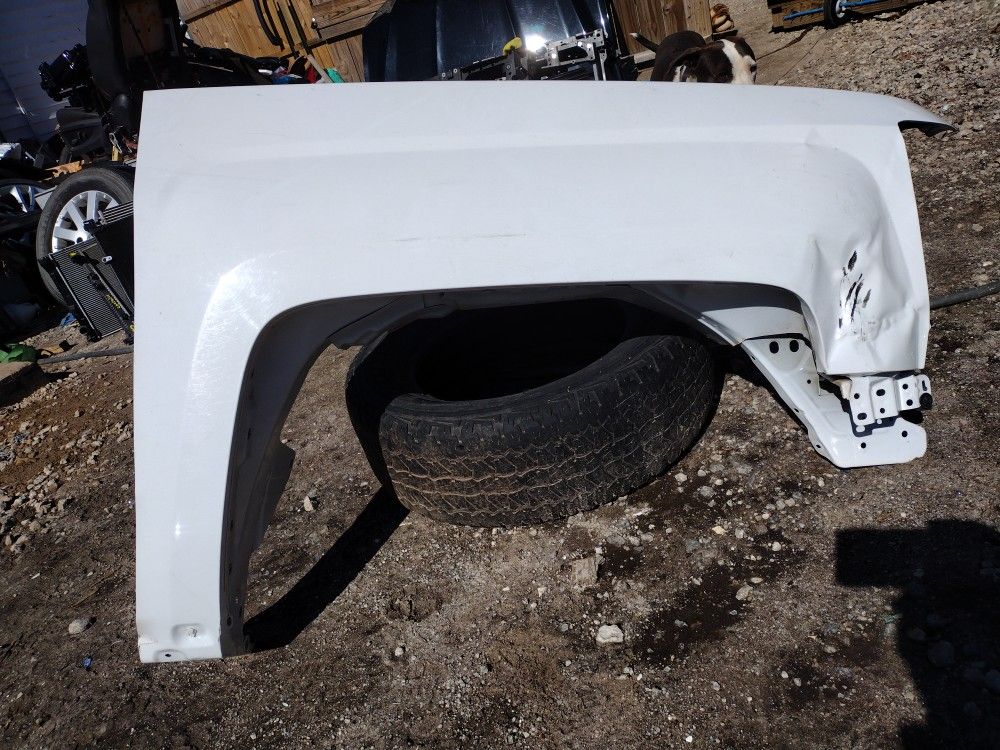 2014-2018 Chevrolet 1500 Or 2500 Passenger Side Front Fender OEM Part