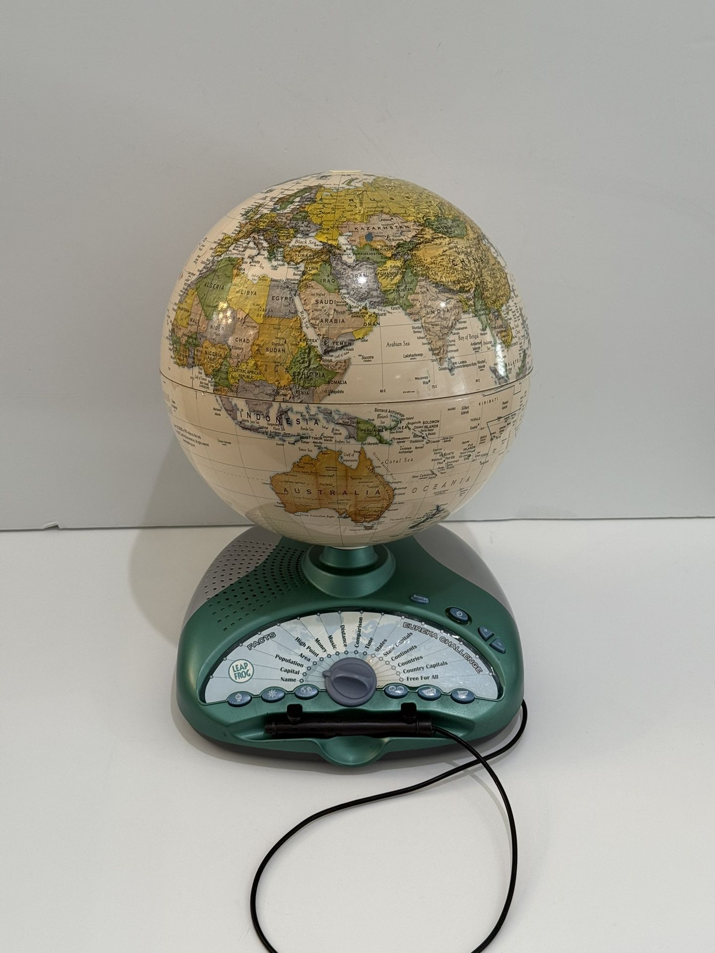 Vintage Green Leap Frog Interactive Smart Explorer Eureka Challenge Globe