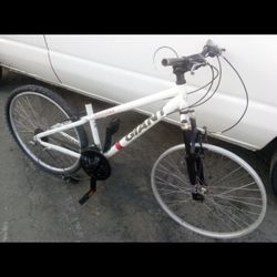GIANT MOUNTAIN BIKE FOR SALE 