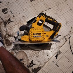 Dewalt Saw 20 Volt Cordless Brushless Like New