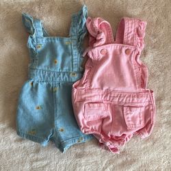 old navy baby outfits 0-3 and 3-6 Months