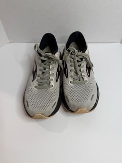 Women's Brooks sneakers