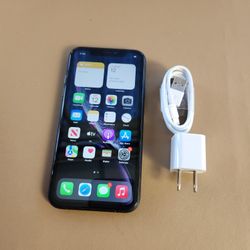 iPhone Xr - UNLOCKED - Like New  