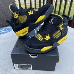 KIDS YOUTH JORDAN 4 RETRO THUNDER GS 2023 SIZE 4Y SHOES