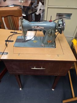 Vintage Modern Home sowing machine