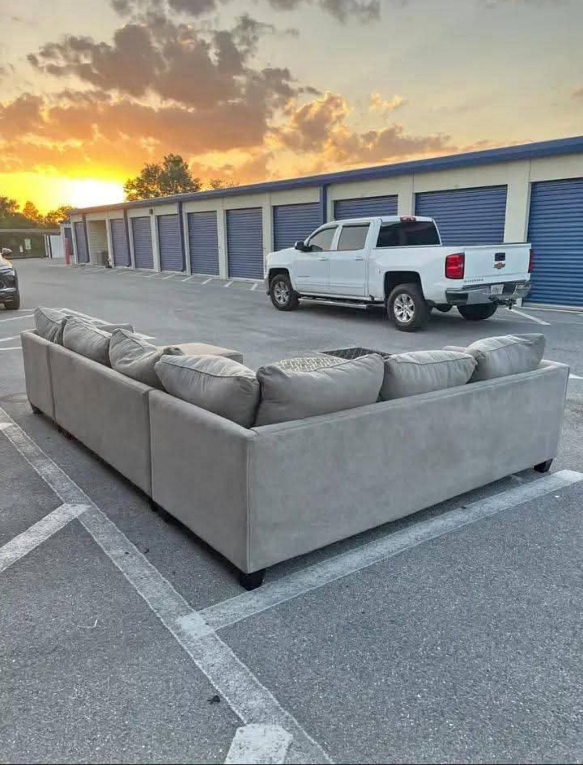 Sectional Couch With Ottoman