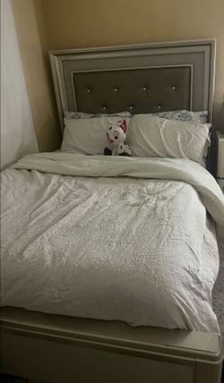 Full bed with ligh