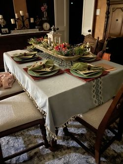 Beautiful Buckingham 1800 Dining room set