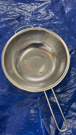 Metal colander