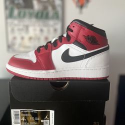 Jordan 1 Mid Chicago White Heel 4Y