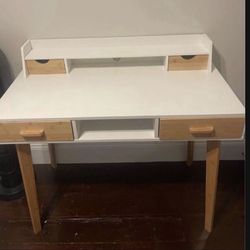 LOW PRICE MOVING- $350 RETAIL WAYFAIR DESK