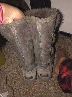 Bailey Button Uggs size 6