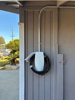 Tesla wall connector Ev car charger outlet nema 1450 level 2