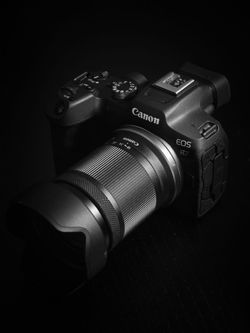 FS: CANON R7 W/ 18-150 LENS