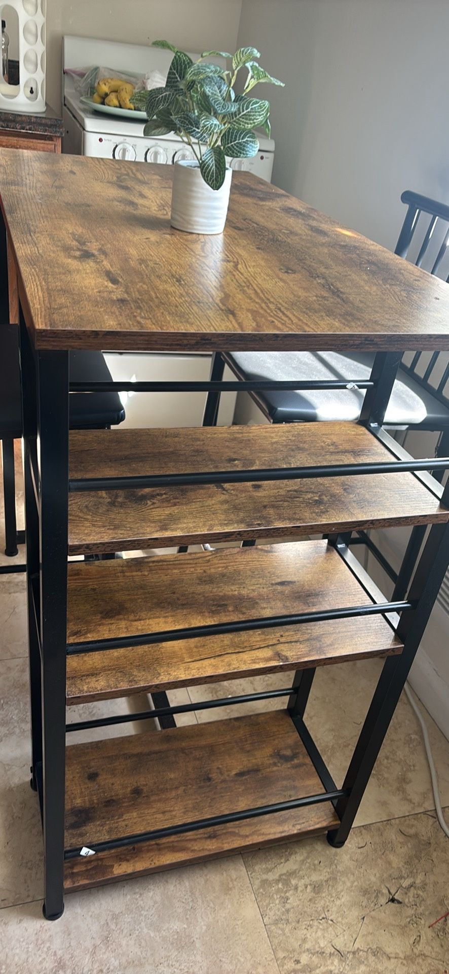 I'm selling this breakfast table