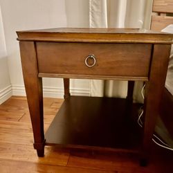 End Table w/ Drawer