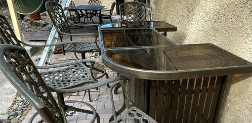 Patio Metal Bar With 2 Barstools 