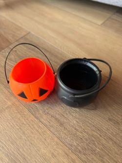 Halloween Trick-or-Treat Mini Buckets