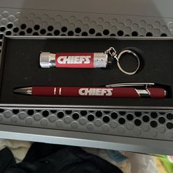 Pen And Flashlight Set .