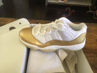 New Women’s Air Jordan 11 Retro Low size 8