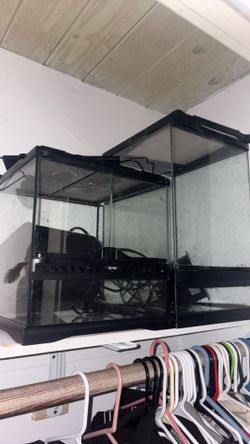 2 reptile cages 12x12x12 and 12x12x18 and 2 light setups
