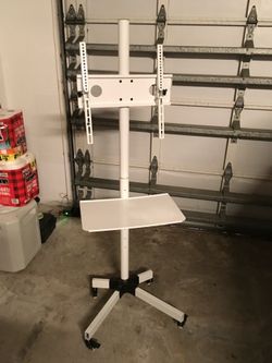 Mobile tv or media stand
