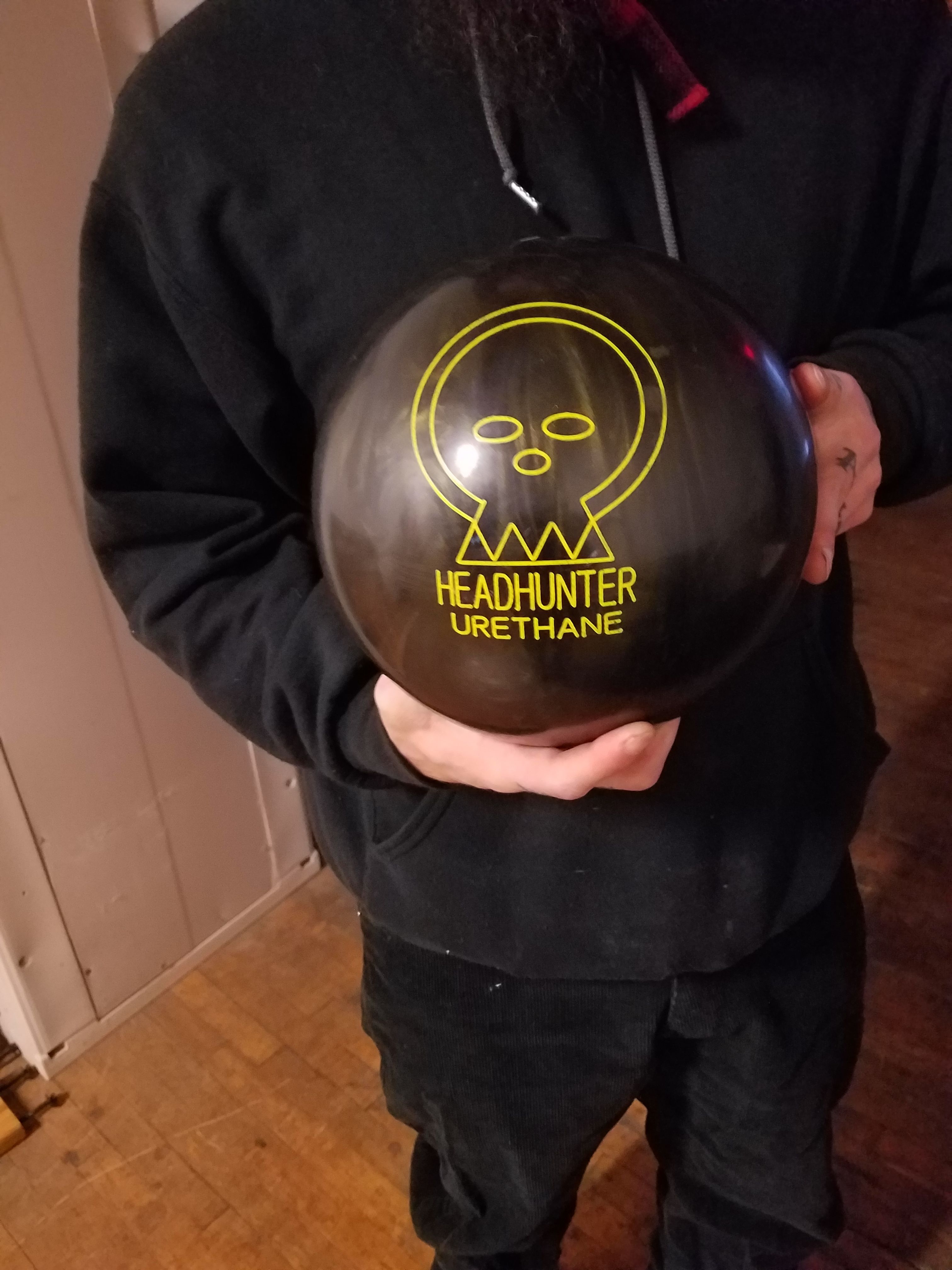 Brunswick head hunter bowing ball