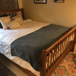 Queen Bed Mattress And Box Spring With Beside Table W 2 Drawers