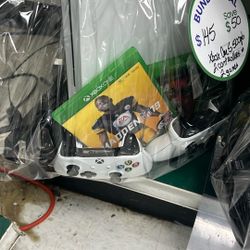 Xbox One S 500gb Bundle With 2 Controllers And 2 Games