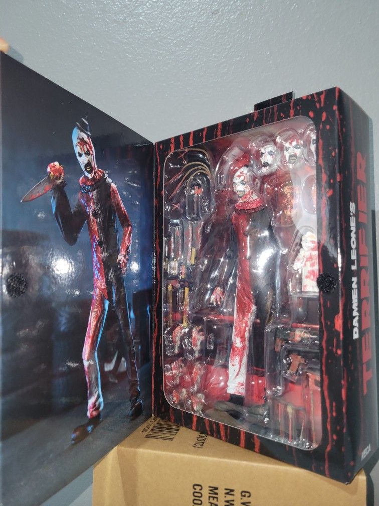 Damien Leone's Terrifier Art the Clown NECA Ultimate 7" Figure Bloody Walmart