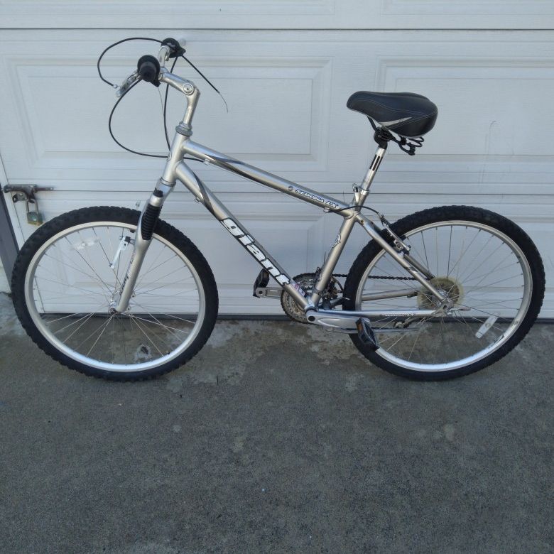 giant sedona lx bicycle GIANT SEDONA LX MOUNTAIN BIKE for Sale in Monterey Park, CA