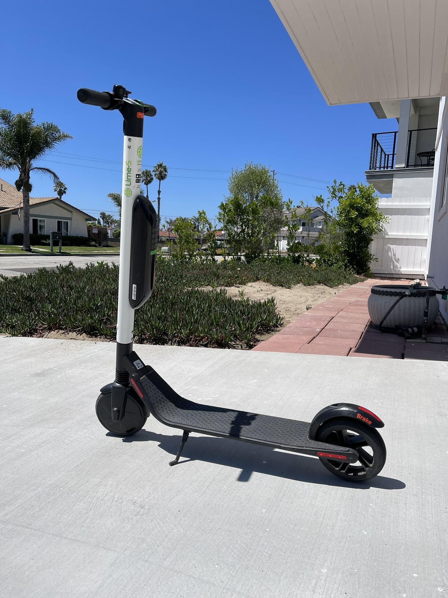 Lime Scooter ES4 (Segway Ninebot)