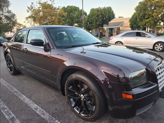 2005 chrysler 300. V6