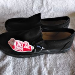 BLACK SLIP ON VANS MENS 7 / WOMANS 8.5