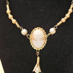 Cameo And Pearl Necklace  ( Artican )