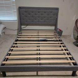 Queen Bed- USB/power outlets 