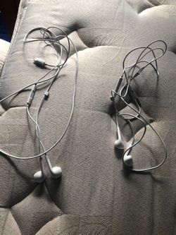 Apple wired headphones