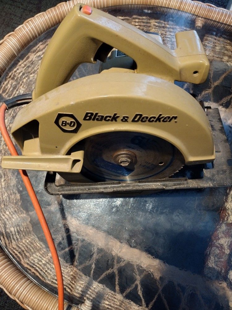 Black and Decker circular saw