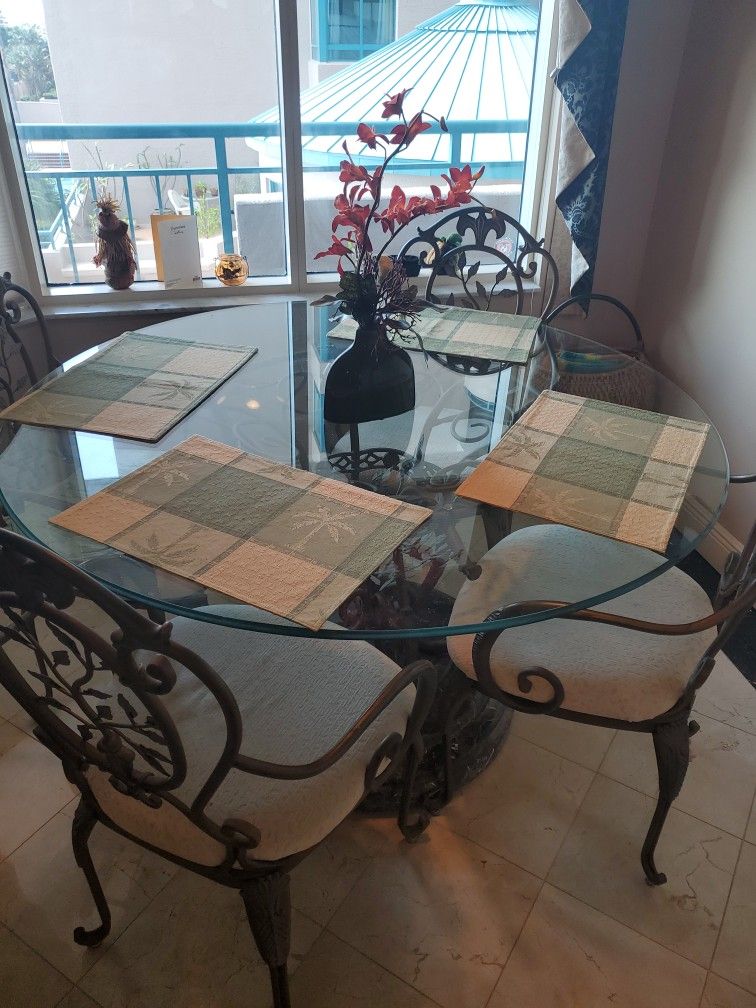 Kitchen Table Set $150.00
