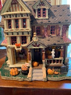 Lemax Spooky Town Halloween Lighted Village House — Pumpkins, Ghost & Tombstones