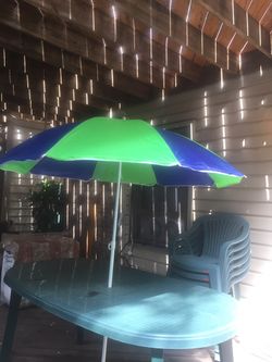 6 Chairs With Beach Umbrella And Table 