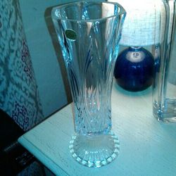 Beautiful 24% Lead Crystal Flower Vase