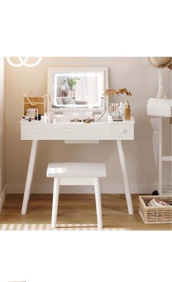White Makeup Vanity/Desk Set with LED Mirror and Flip Top Already Fully Assembled *LIGHTLY USED* *EVERYTHING PICTURED INCLUDED* *OPEN TO OFFERS*