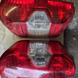 2019 TUNDRA taillight Lens