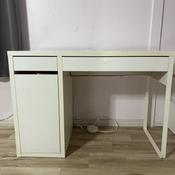 Ikea Desk (Read Description)