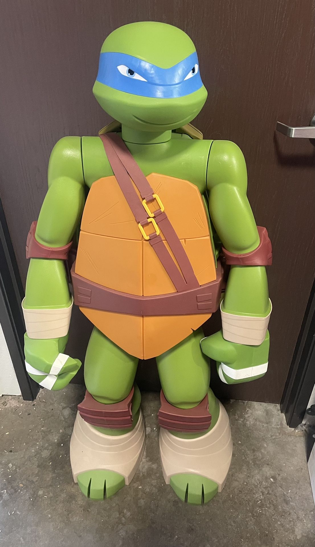 Life Size TMNT Leonardo Ninja Turtle