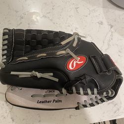 Rawlings Left handed Glove $25.00